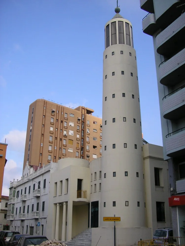 Edificio Kursaal, obra de Guillermo Pérez Villalta
