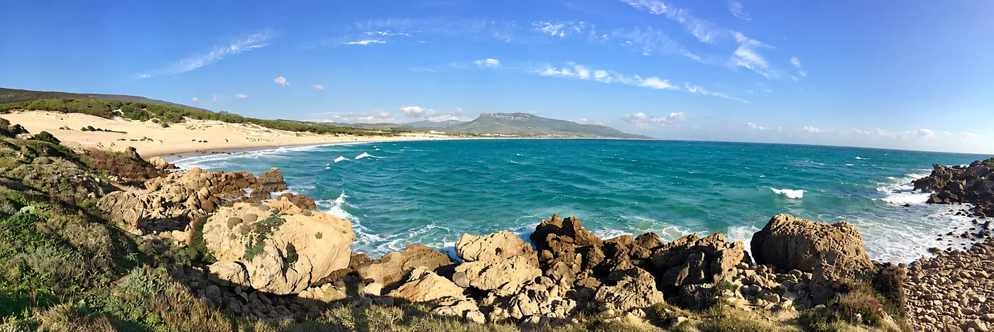Playa de Bolonia, Tarifa — Recreación IA